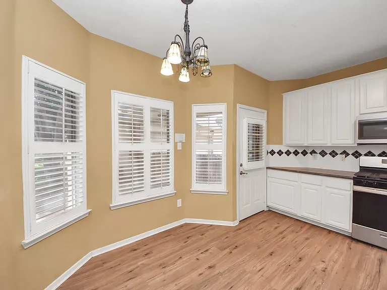 23003 Governorshire Dr — Photo 25