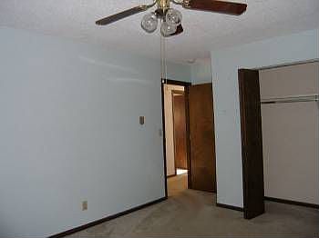 4th image of 7427 Aumack Dr