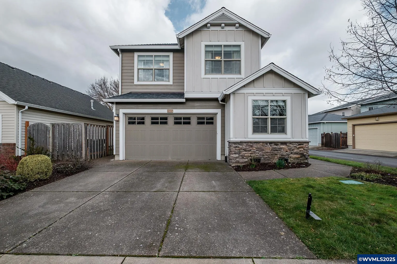 1220 SE Edgewater Ave photo 1