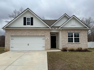 100 Nunally Dr, Baxter, TN 38544