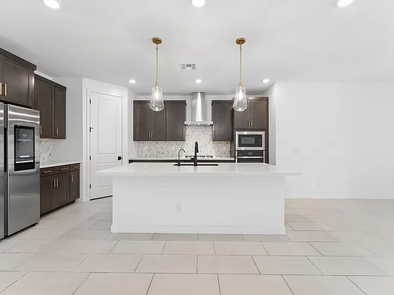 1524 E Carob Ct — Photo 23