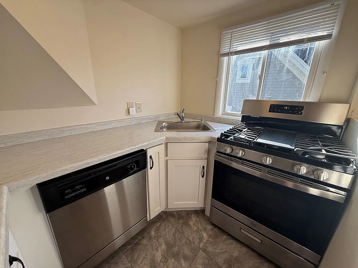 1 bed, 745 sqft, $1,395 — Photo 3