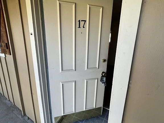 2nd image of 735 S Jackson St APT 17