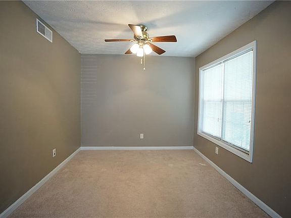 3rd image of 505 Glenleaf Dr