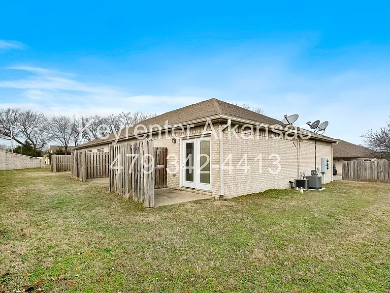 1270 N Trinity Dr — Photo 23