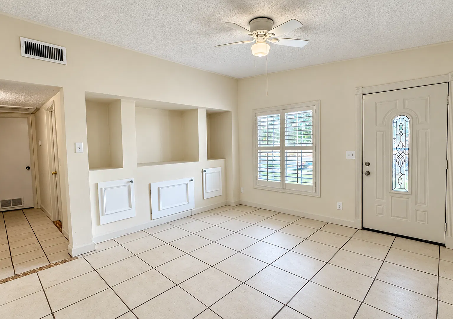 Charming 3-Bedroom Northside Home With Fenced Backyard & Built-In Storage — Photo 2