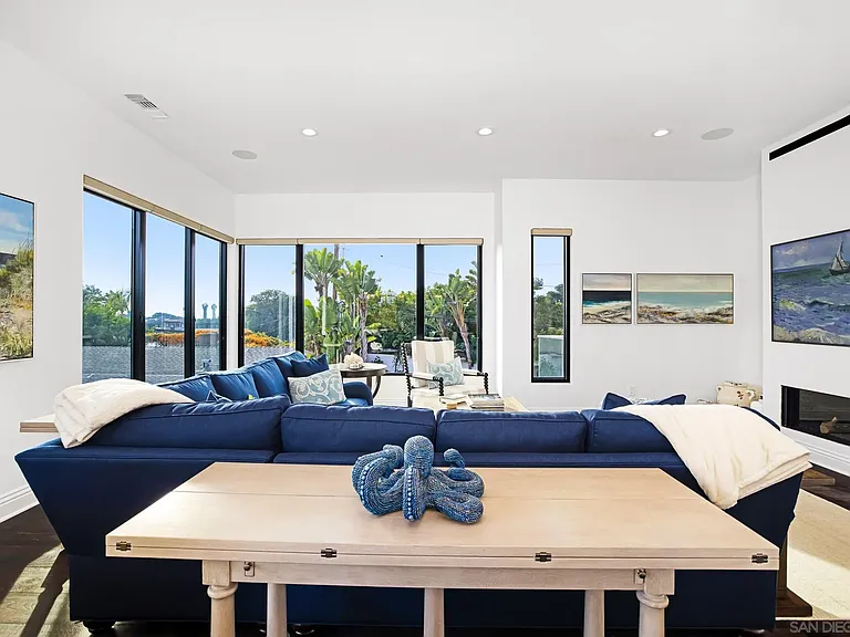 1070 Coronado Ave — Photo 15