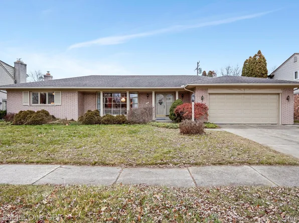 796 Moorland Dr, Grosse Pointe Woods, MI 48236