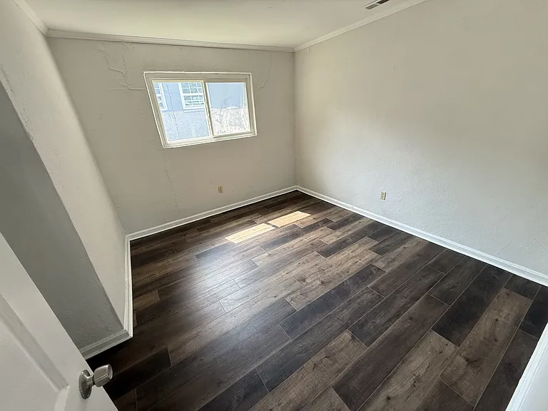 1800 Carson Ave — Photo 6
