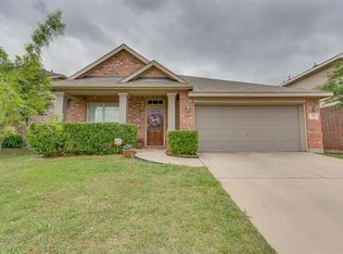 305 Bluefinch Dr, Little Elm, TX 75068