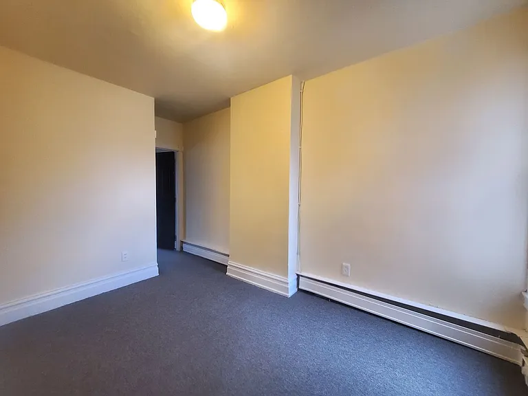 323 N Franklin St — Photo 7