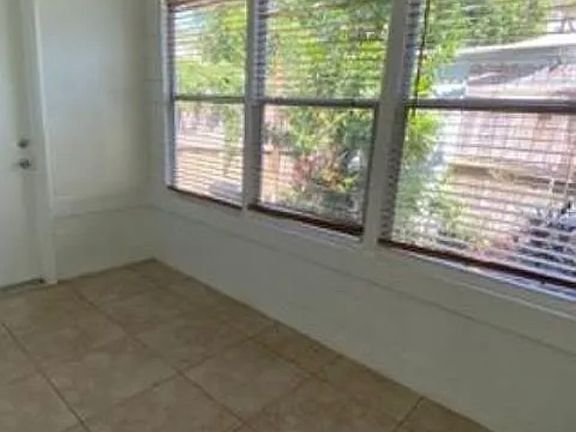 5th image of 727 S M St #2