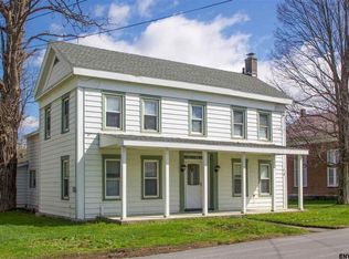 93 Tomhannock Rd, Valley Falls, NY 12185