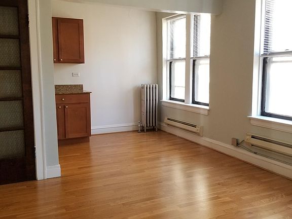4th image of 4631 N Paulina St #307N