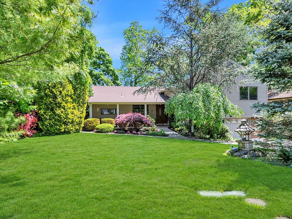 1st image of 44 Fernwood Lane