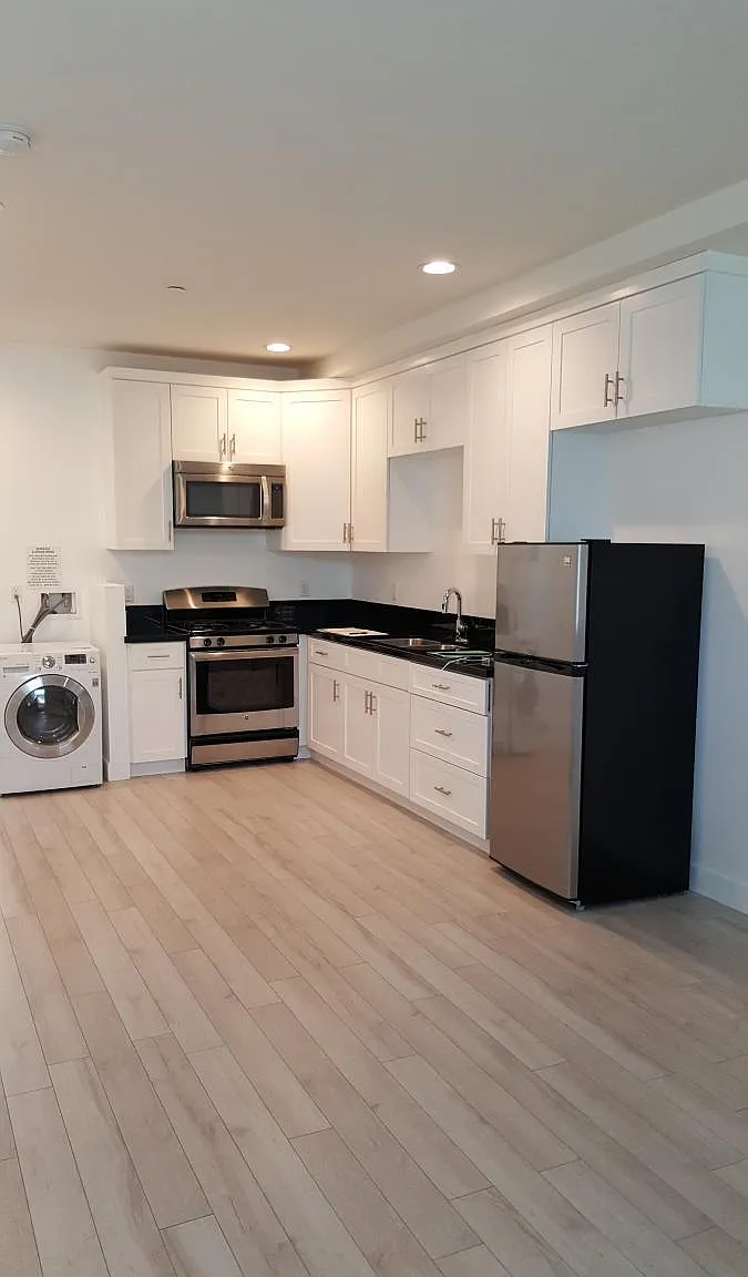 Studio, 450 sqft, $1,850 — Photo 2