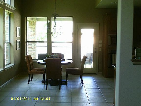 5th image of 2584 Waters Edge Dr