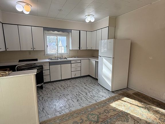 3rd image of 410 Taylor Ave