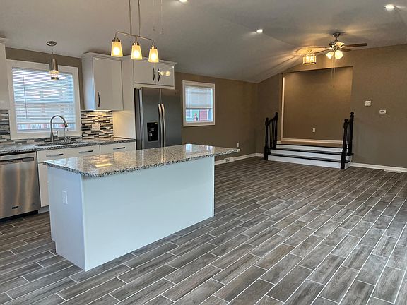 5th image of 2-7356 E Main St #2