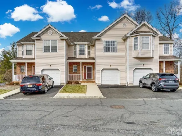 8 E Burgess Dr, Piscataway, NJ 08854