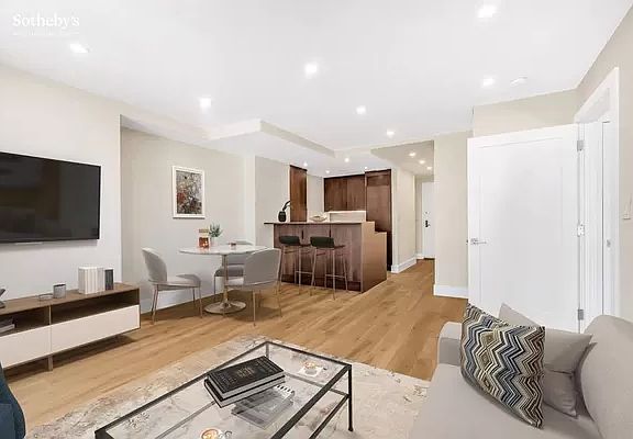 3rd image of 124 E 79th St #14C