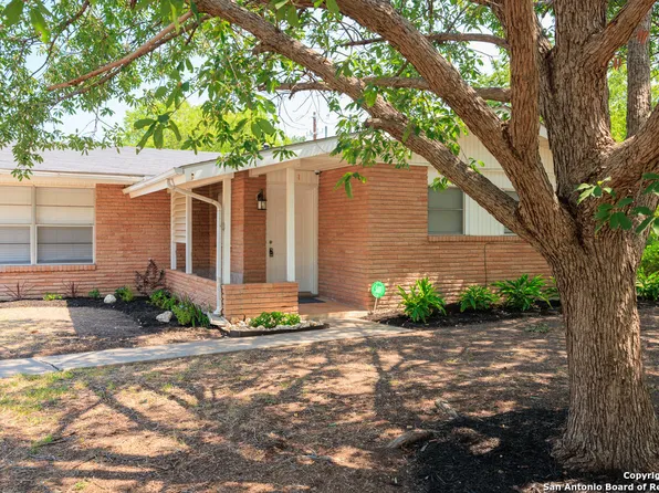 221 Windcrest, Windcrest, TX 78239