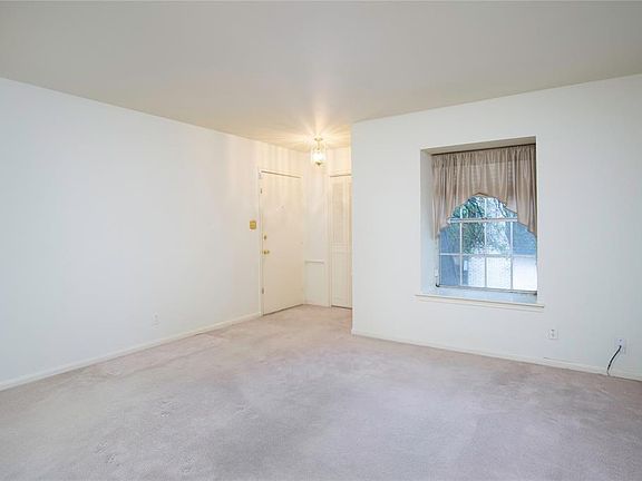 3rd image of 3730 Fairfield Ave Unit 236