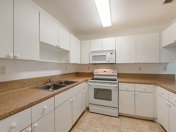 5th image of 9720 SW 184th St Unit 202
