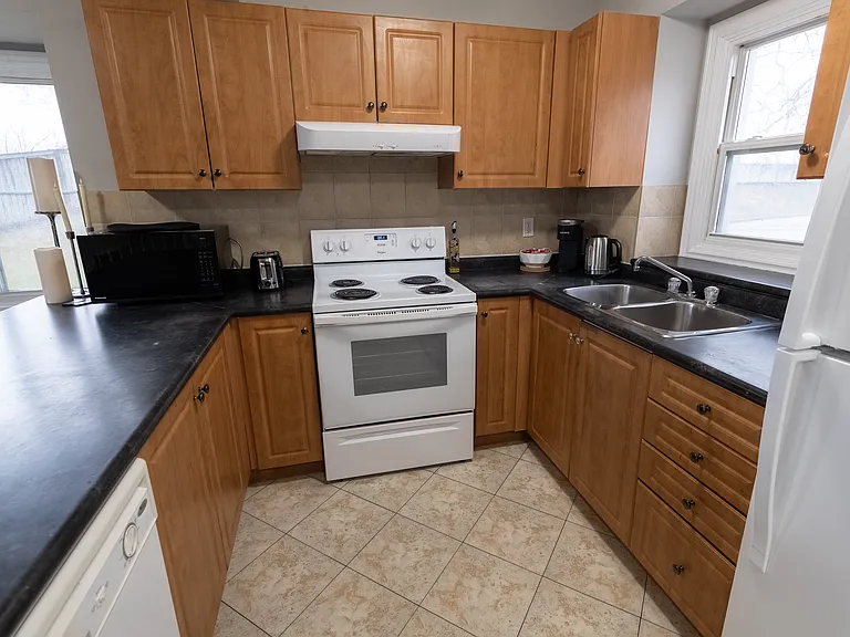 7591 Scholfield Rd — Photo 11