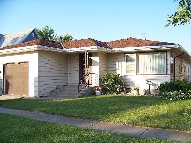 1st image of 312 2nd St SE