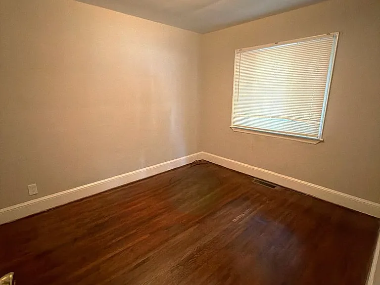 3526 Eastway Dr — Photo 6