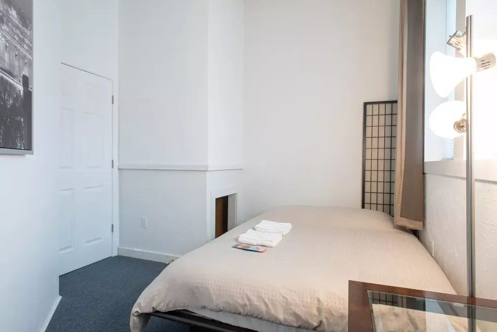 3 bed, 3000 sqft, $800 — Photo 2