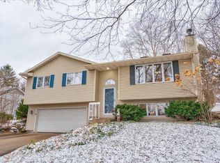 2901 Maple Grove Dr, Madison, WI 53719