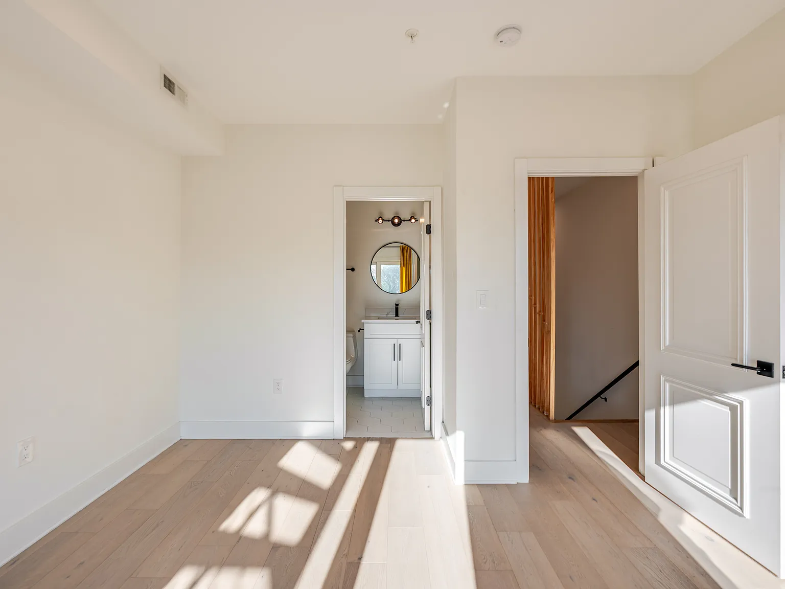 3 bed, 1100 sqft, $3,200 — Photo 3