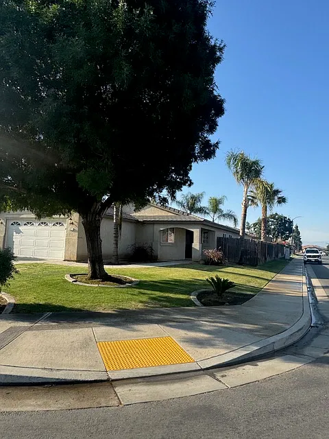 3 bed, 1427 sqft, $2,100 — Photo 3