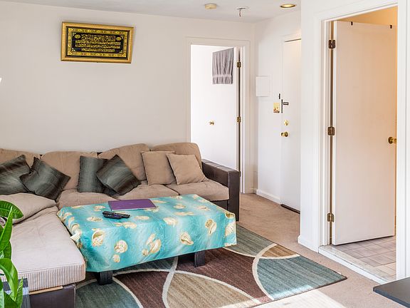 2nd image of 60 Stowers St #2nd