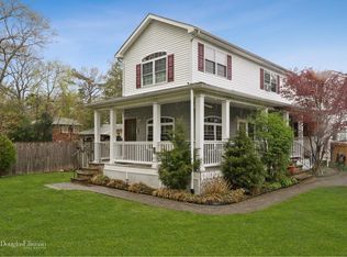 128 Little Plains Rd, Huntington, NY 11743