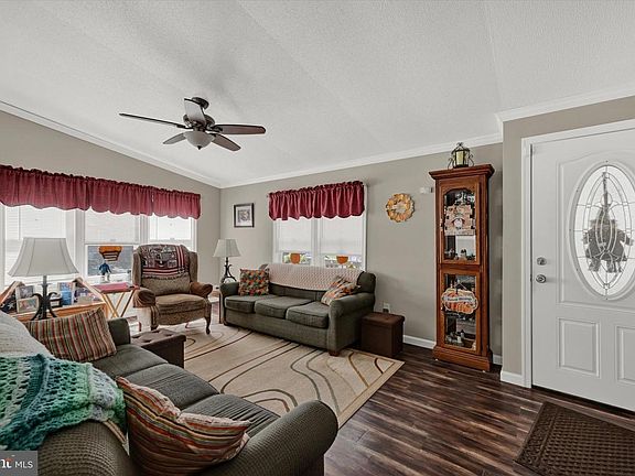 2nd image of 135 Rodeo Cir