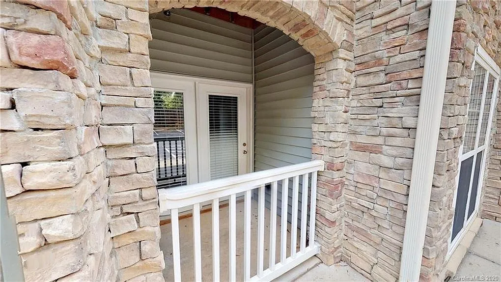 1 bed, 917 sqft, $1,499 — Photo 2