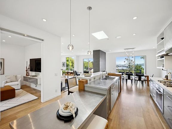 4th image of 251 Perry Street