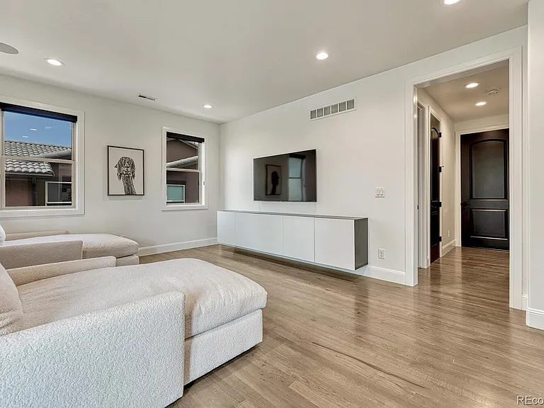9486 E Winding Hill Ave — Photo 23