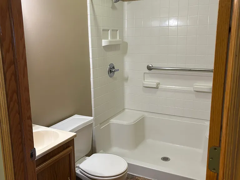 1911 Canterbury Dr #G — Photo 10