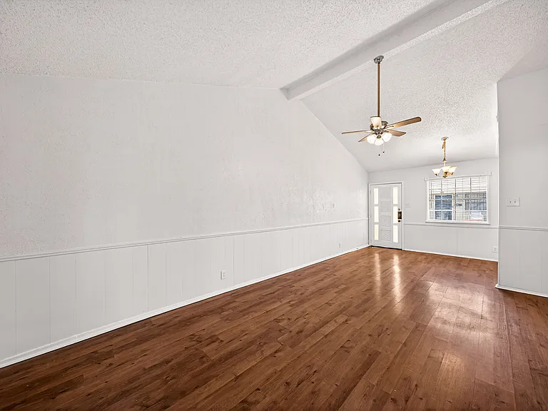 208 Bexar Dr — Photo 10