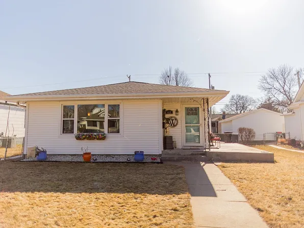 412 W 28th St, Kearney, NE 68845