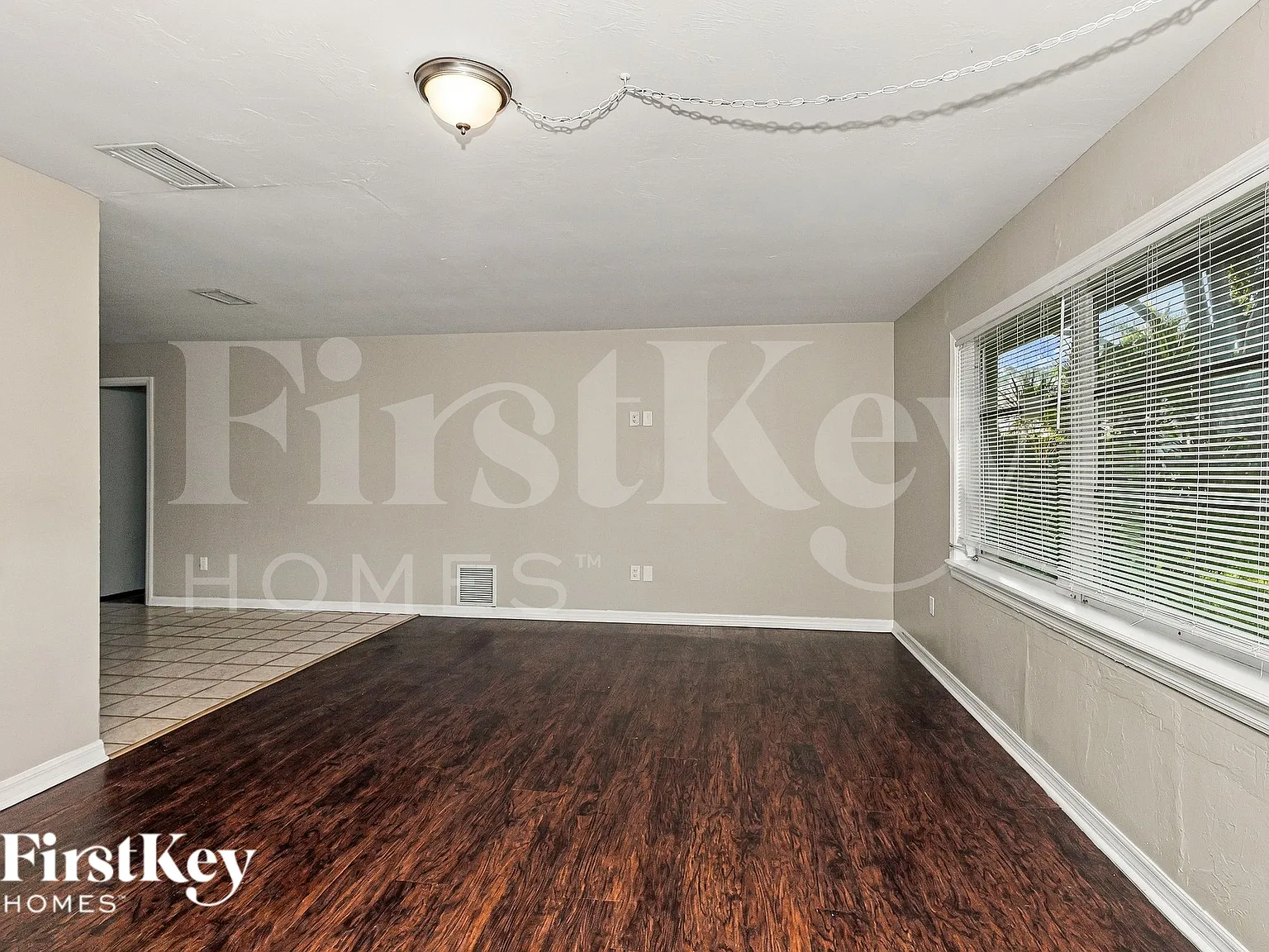 4 bed, 2.0 bath, 1889 sqft, $2,670 — Photo 2