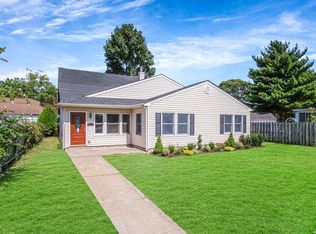 347 Locust St, Hempstead, NY 11550
