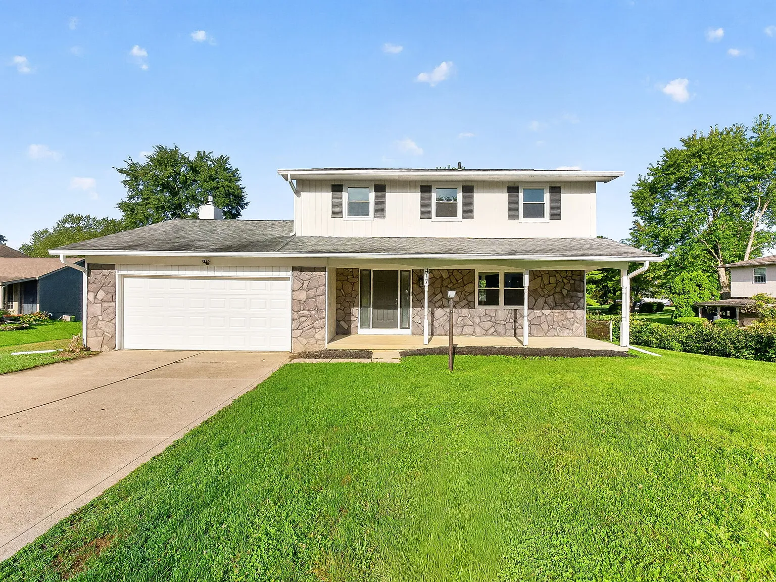 4 bed, 3.5 bath, 1952 sqft, $2,995 — Photo 2
