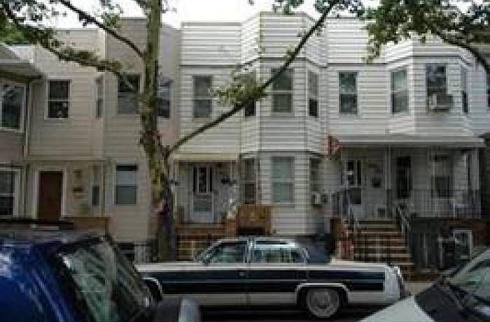 2nd image of 44 E 2nd St