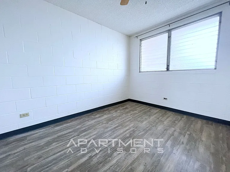 1218 N School St — Photo 9