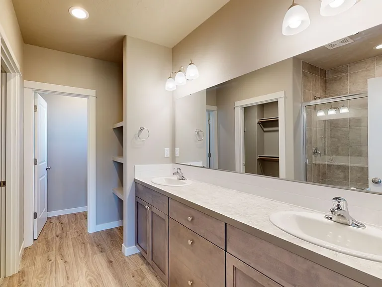 1189 Ava St — Photo 16